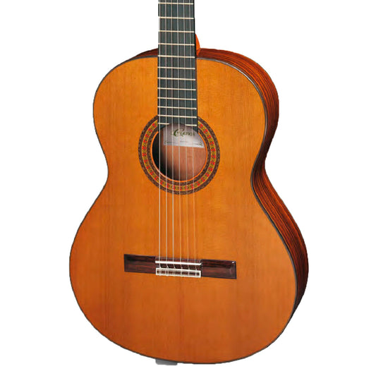 Cuenca 40R Solid cedar top. Rosewood B&S. Ebony fingerboard.